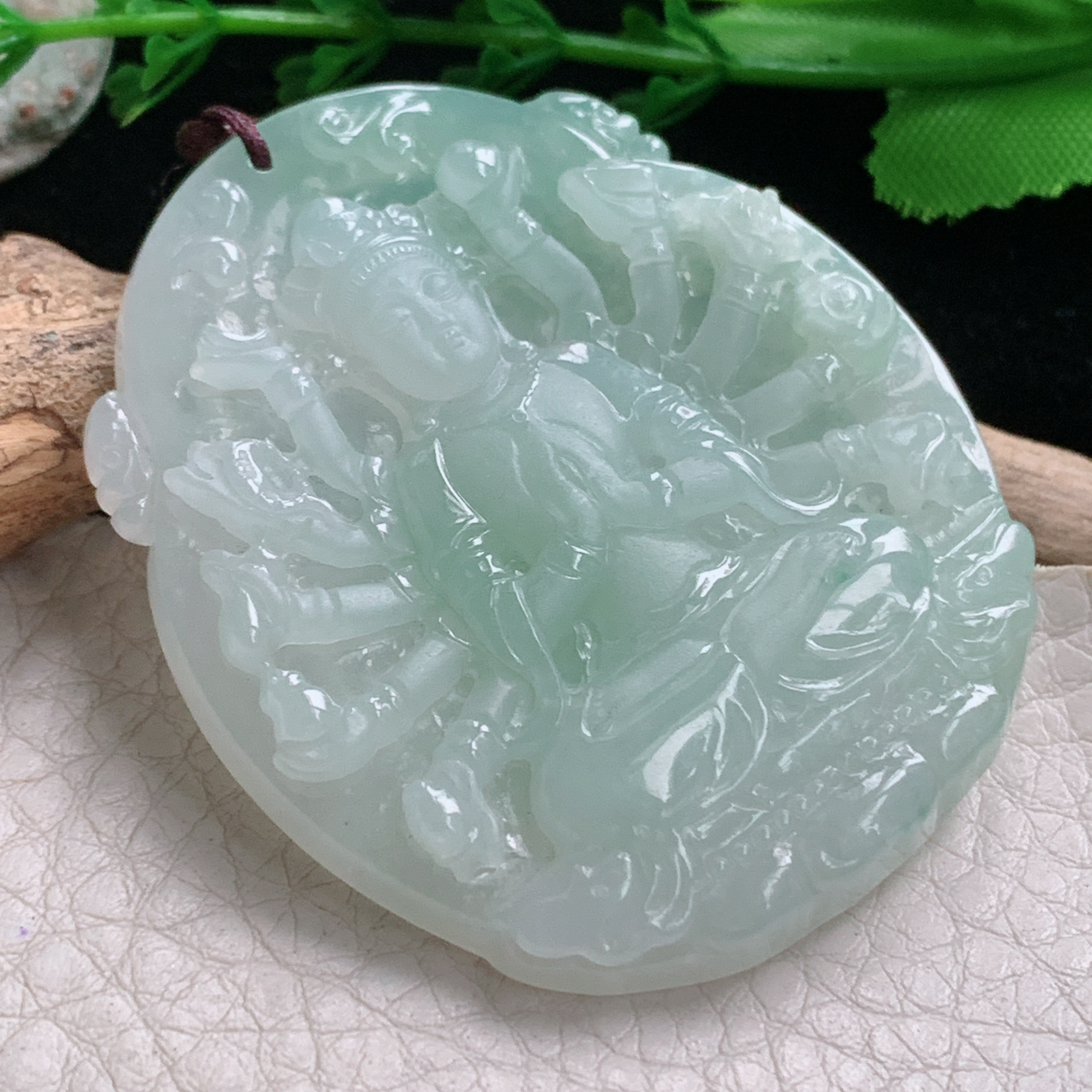 Bg实拍53.5*45.8*6.2缅甸翡翠浅绿千手观音吊坠 精雕守护神