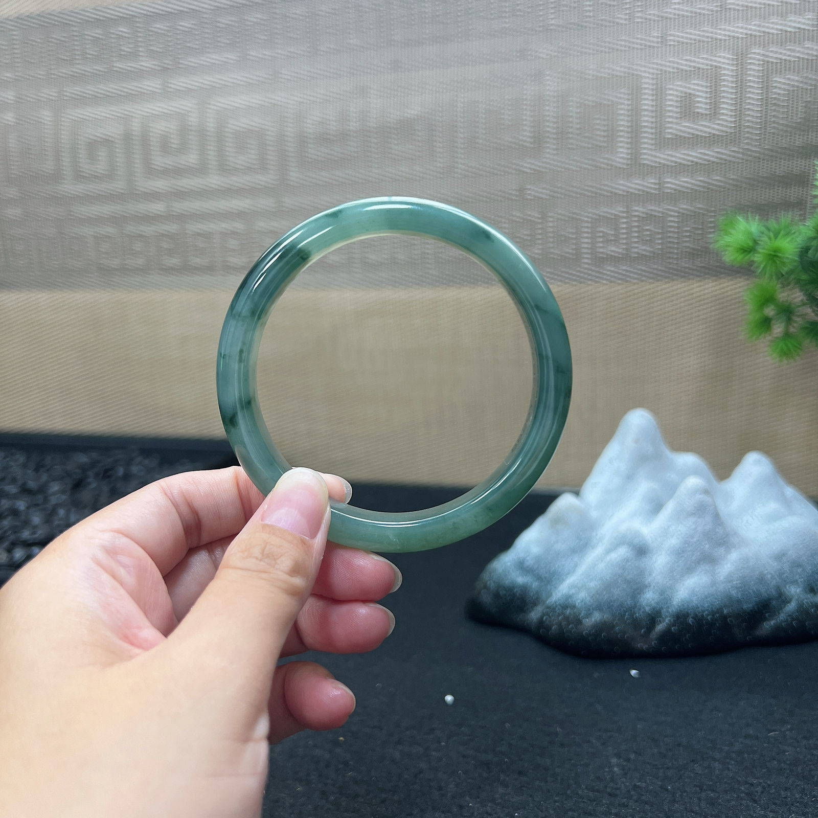 62圈口正圈油青飘花手镯