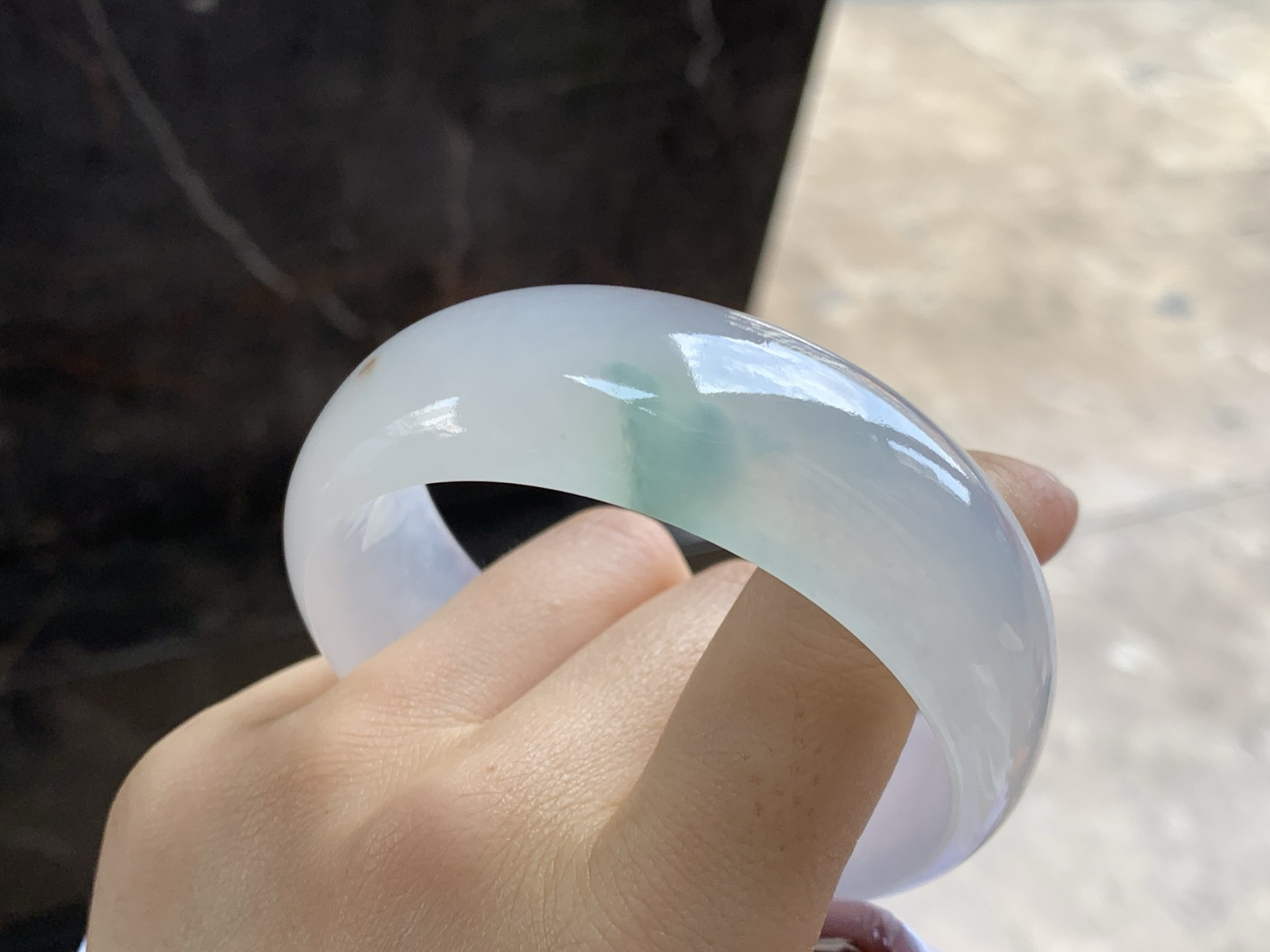 58-21.8-7.4

冰种飘花宽版手镯^_^冰味十足～版型大气