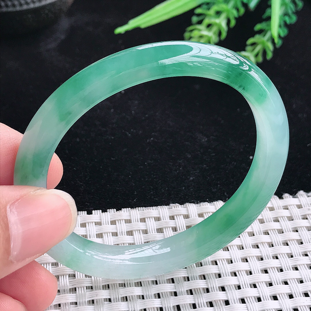 实拍A货翡翠53.5/45.6/8.6/7.5老坑冰胶果冻飘蓝花贵妃手镯宽边玉镯平安镯