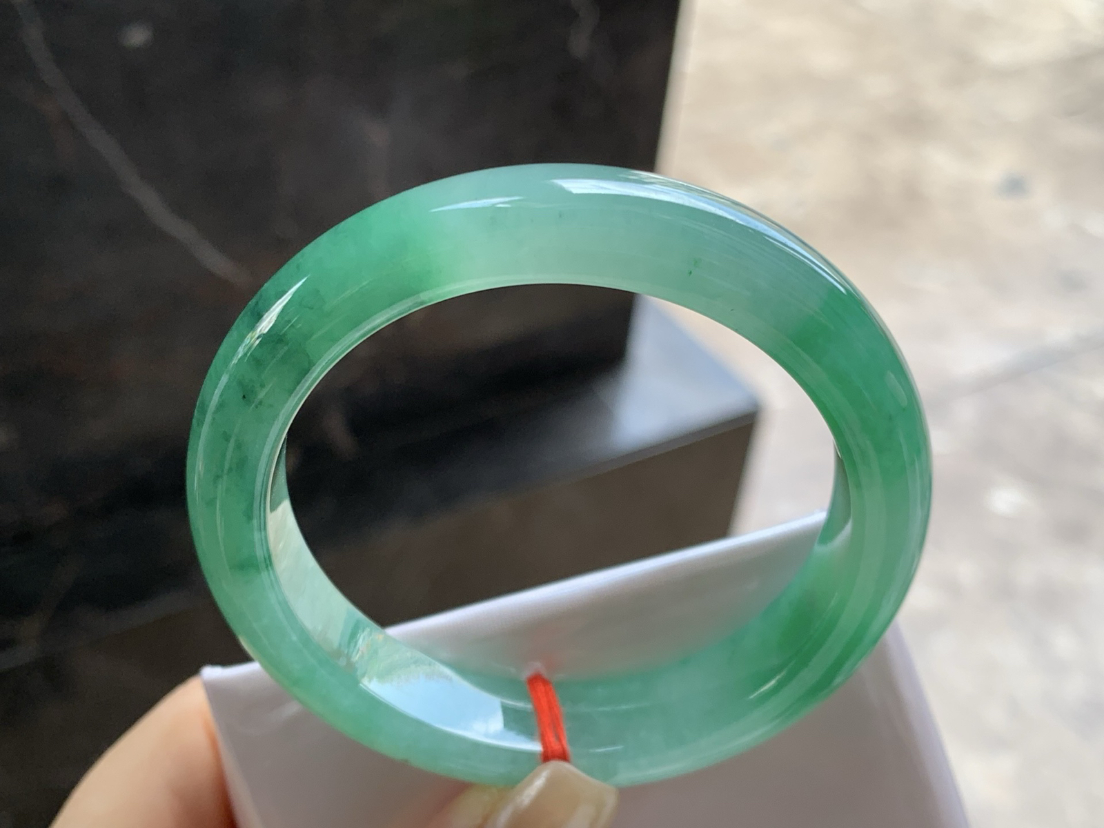 55-11.8-8.6

冰带色手镯^_^有种有色～绿色浓郁漂亮