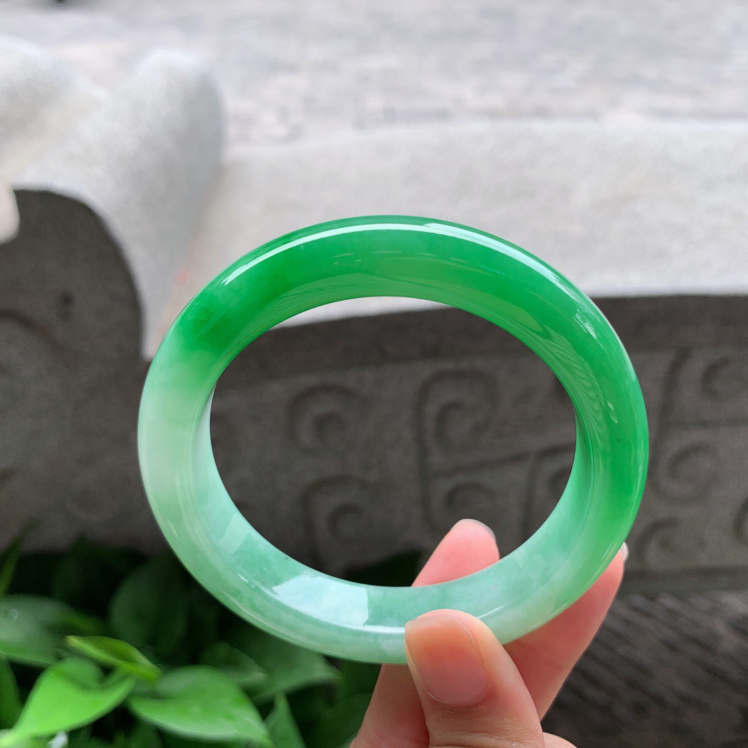 大圈口 58.2-13.2-9.5【辣阳绿正圈手镯】正圈58 59可戴