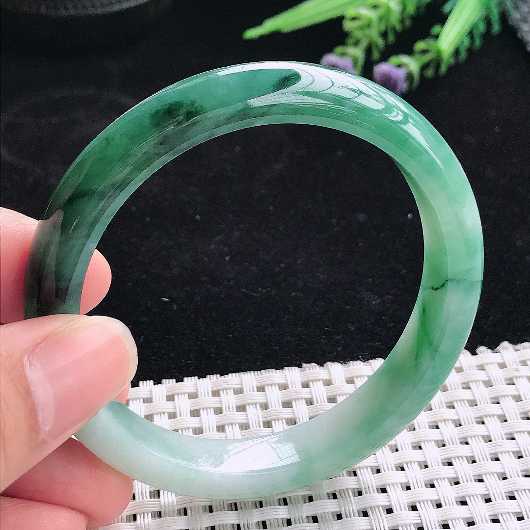 实拍A货翡翠56.5/11/7.8老坑精美温润飘花手镯宽边玉镯平安镯