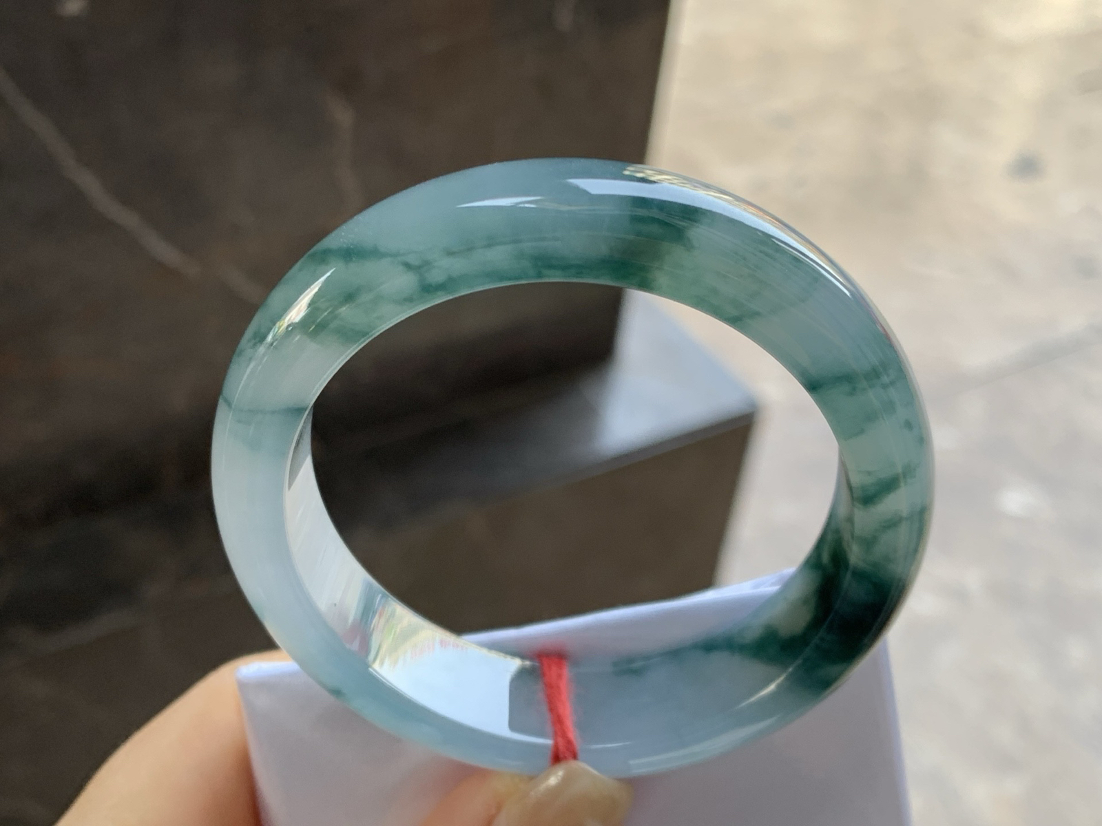 54-13.9-8.4

冰飘花宽版手镯^_^种水好 飘花浓郁 上手漂亮