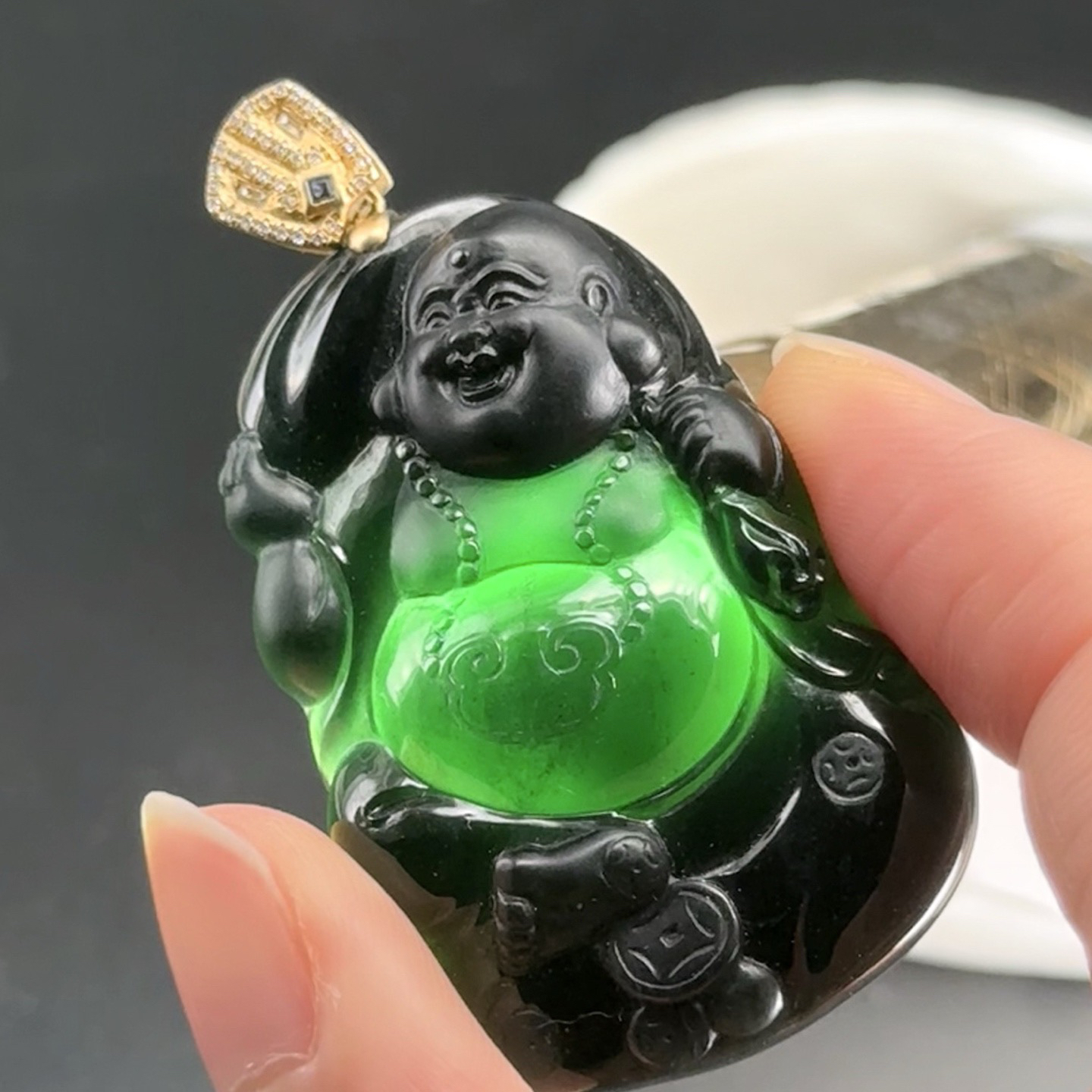 精品18k墨翠逍遥佛 种好色正 黑度极好 打灯通透 油性十足  尺寸52.1