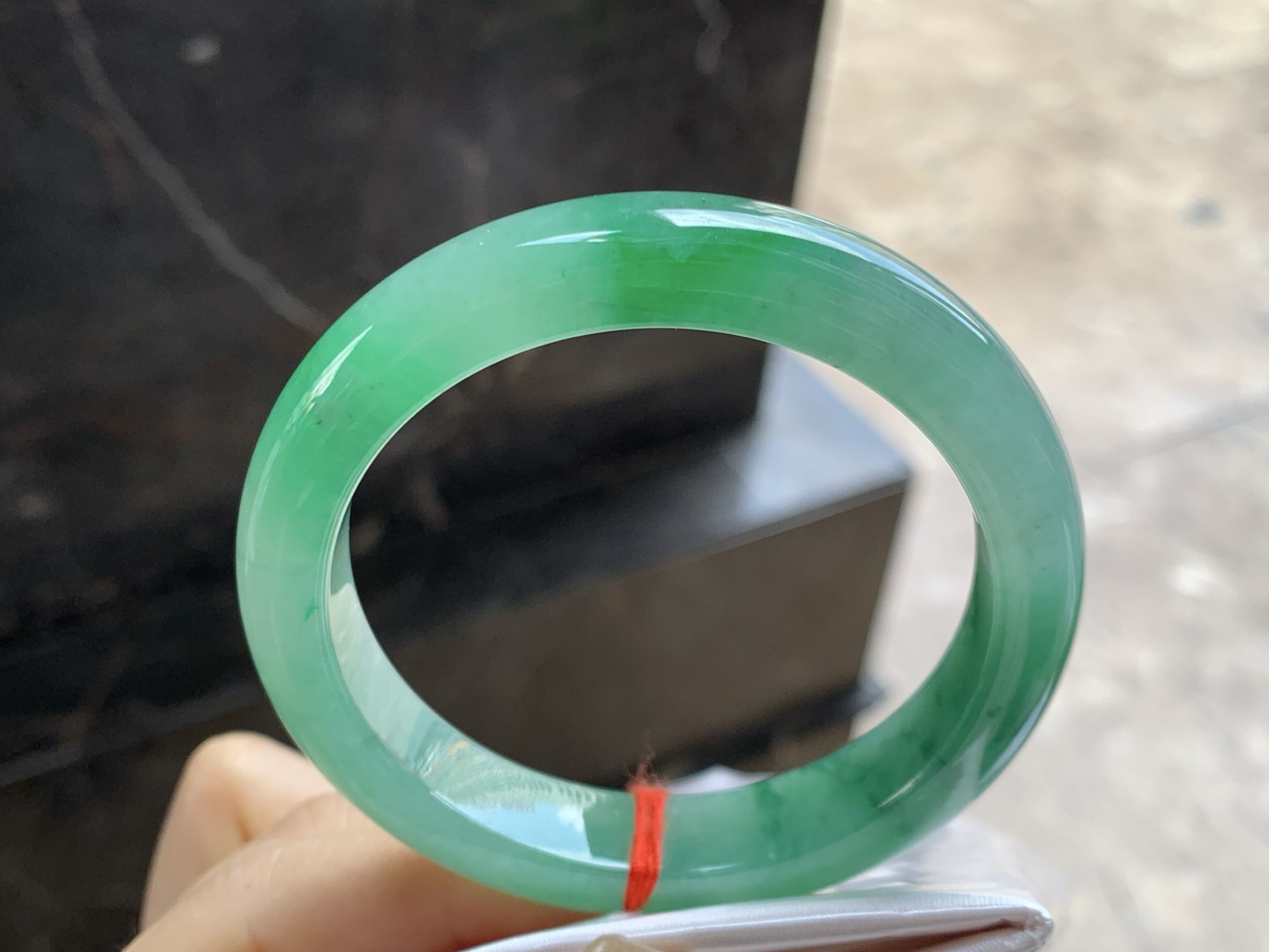 55-11.8-8.6

冰带色手镯^_^有种有色～绿色浓郁漂亮