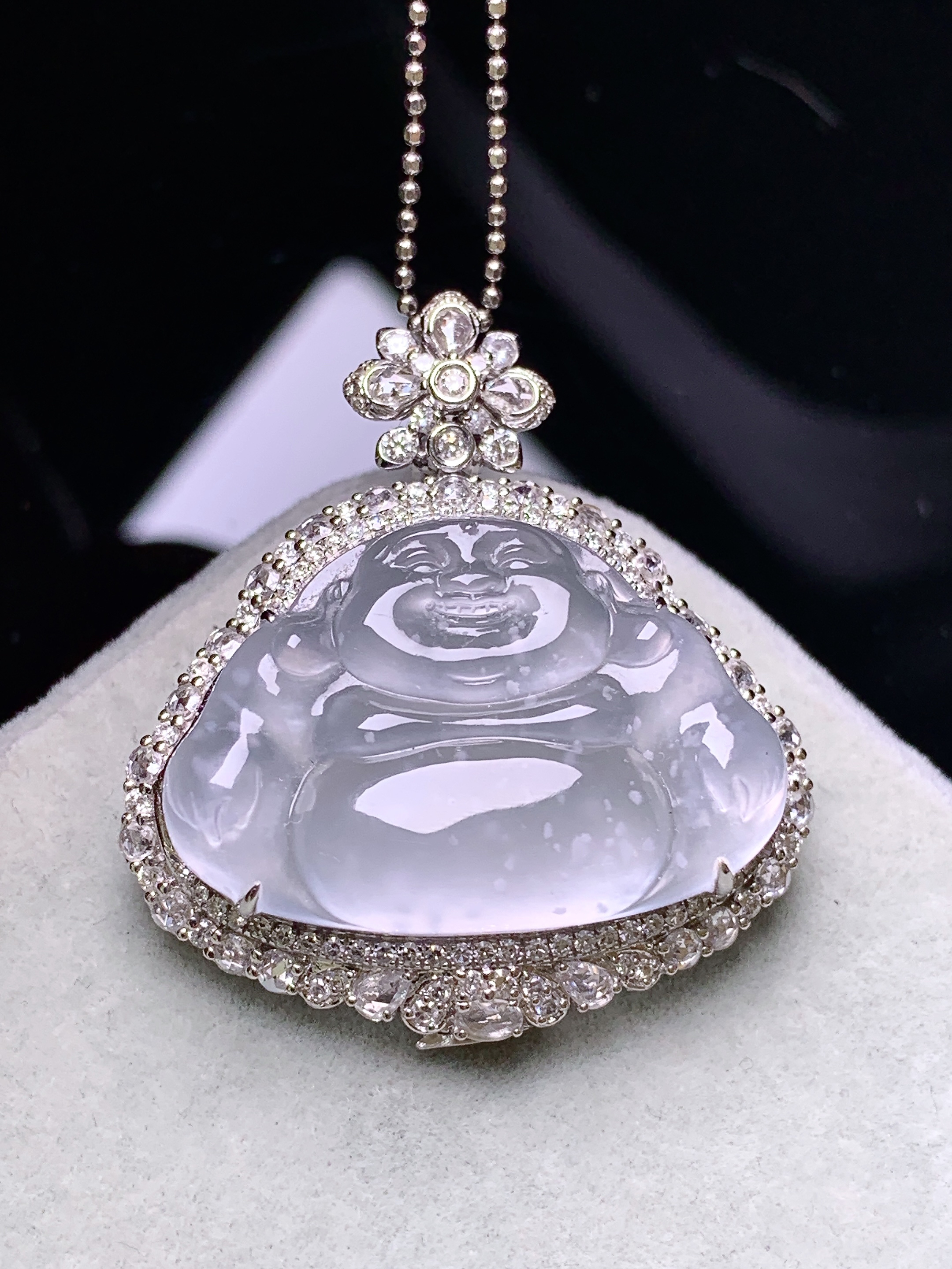 18k金钻镶嵌冰种佛公吊坠 玉质细腻 色泽艳丽清新 水润亮眼 整体尺寸33.8*30*12.6s2