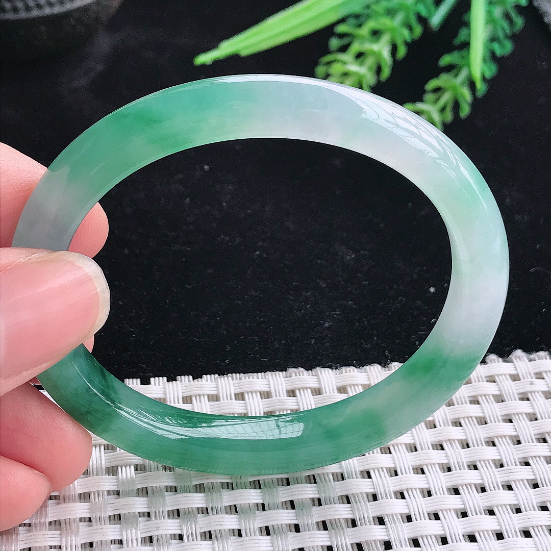 实拍A货翡翠53.5/45.6/8.6/7.5老坑冰胶果冻飘蓝花贵妃手镯宽边玉镯平安镯