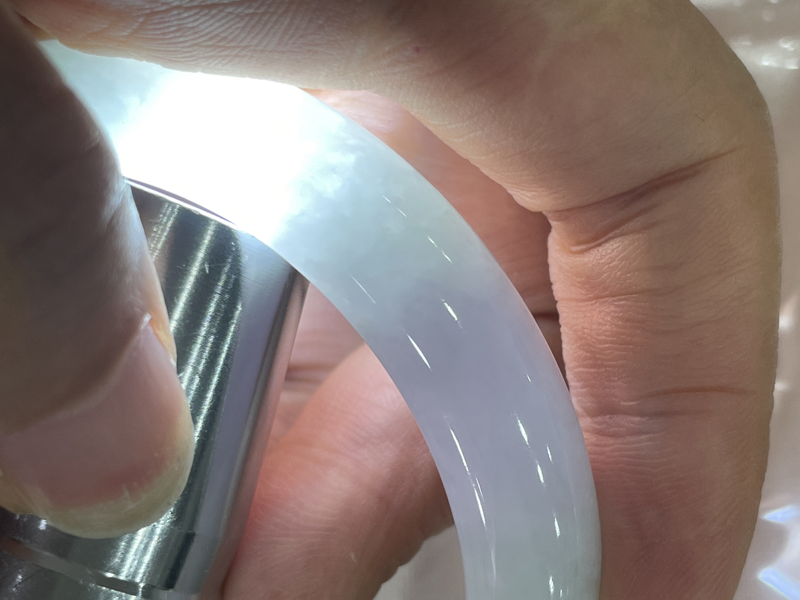 57.1/12/8.1，春彩正圈，是丁香路过黎明时，遗落的薄雾。一点皮纹不显，ss51285a..