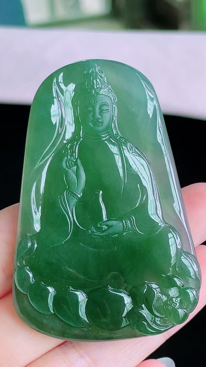 【翡翠名称】老坑种冰晴绿观音牌吊坠挂件
【翡翠尺寸】61.8/40.9/5mm
【翡翠描述】宝贝种老