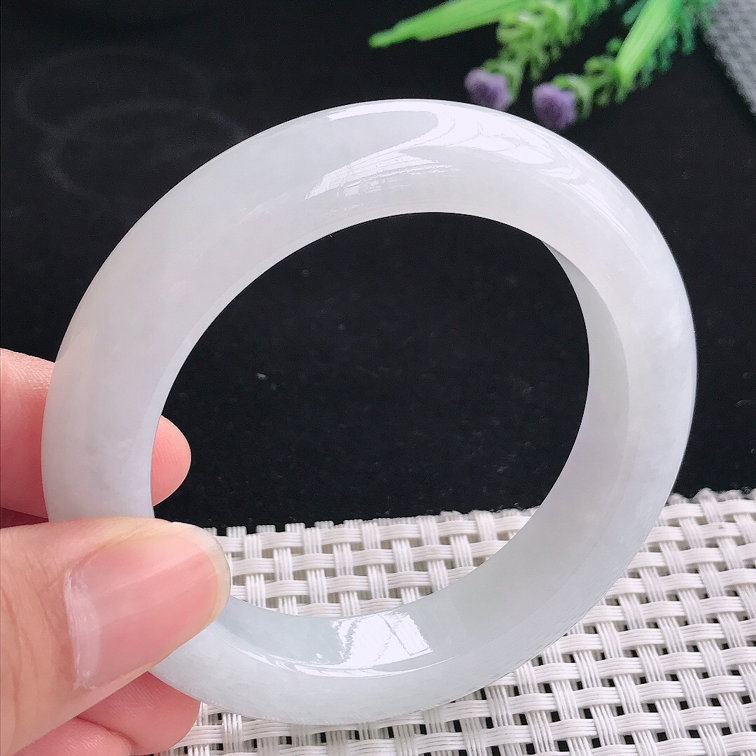 实拍A货翡翠55/12.5/10.3老坑秀气冰润月光白手镯宽边玉镯平安镯