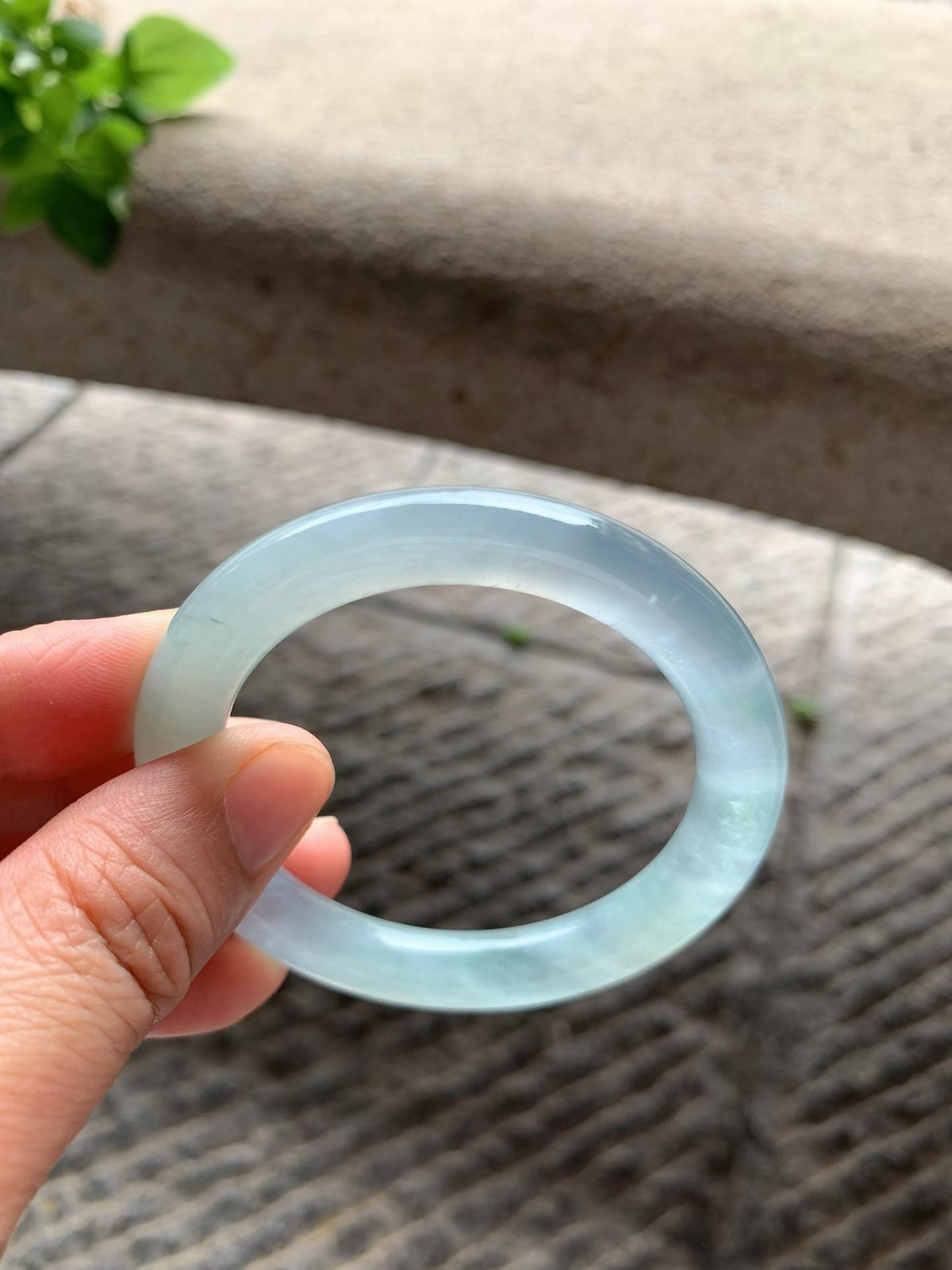 老坑淡晴底圆条手镯尺寸51*9*9.2 老坑种水，通体冰透，水足充盈，起光起胶，清新水灵！