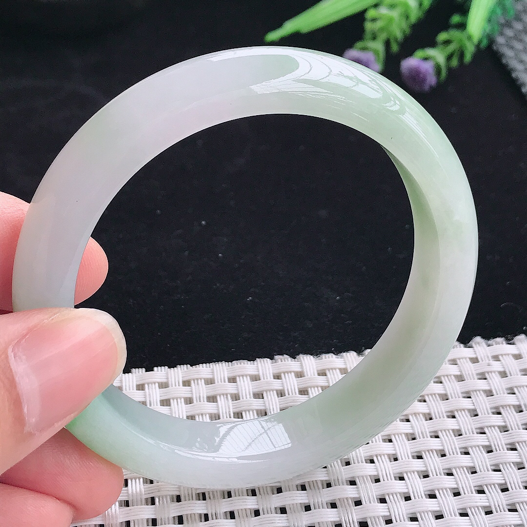 实拍A货翡翠55.8/11.8/8.3老坑冰润起胶飘阳绿手镯宽边玉镯平安镯