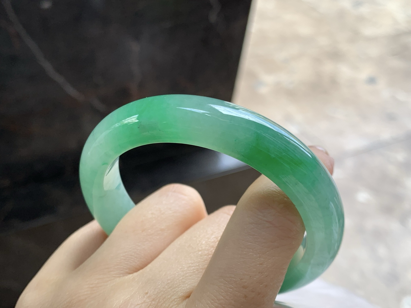 55-11.8-8.6

冰带色手镯^_^有种有色～绿色浓郁漂亮