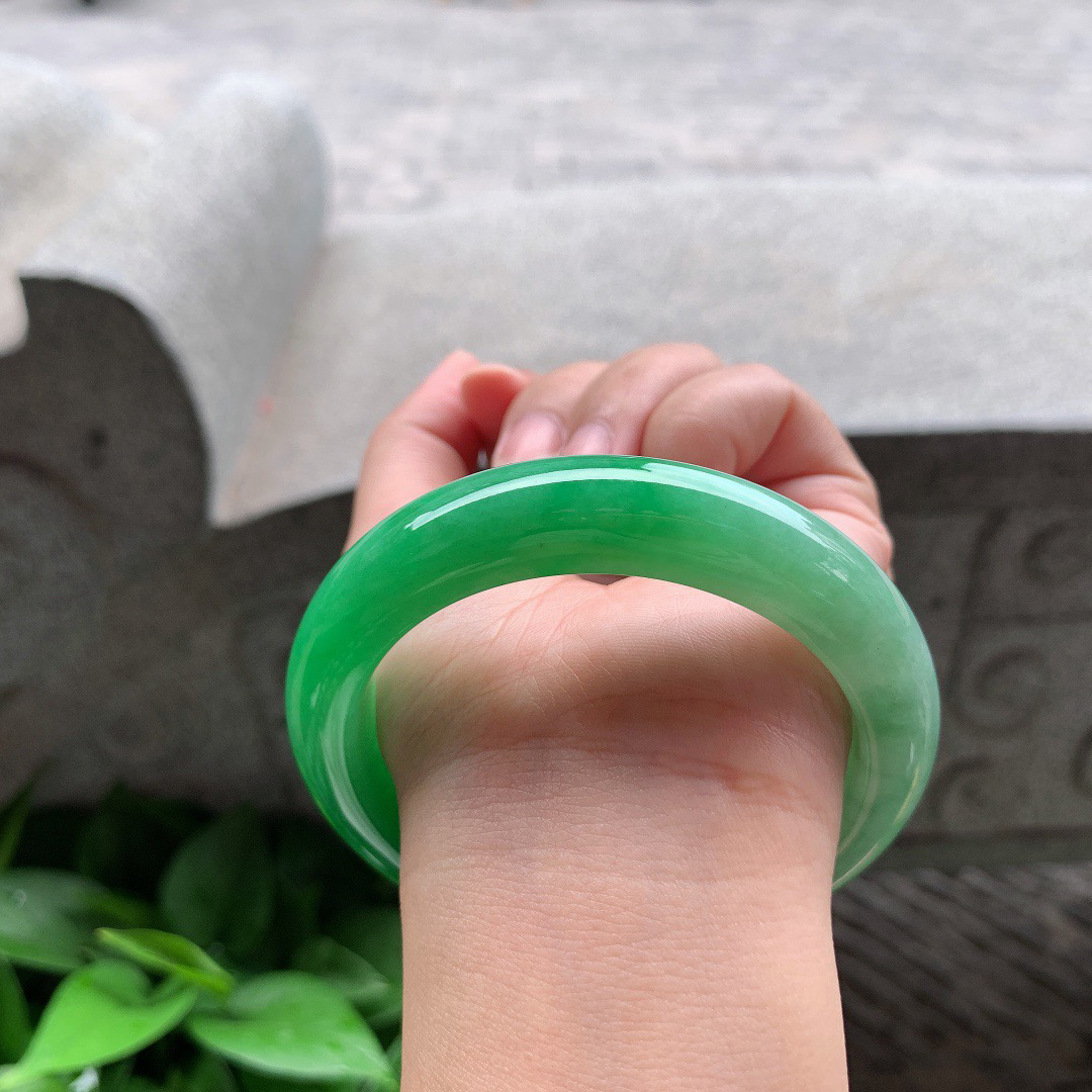 大圈口 58.2-13.2-9.5【辣阳绿正圈手镯】正圈58 59可戴