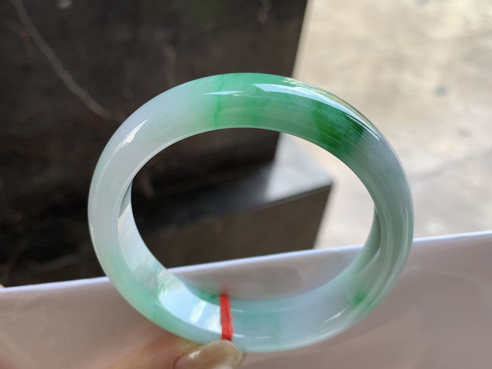 55.5-13.8-8辣绿色手镯^_^底子细腻干净 绿色浓郁