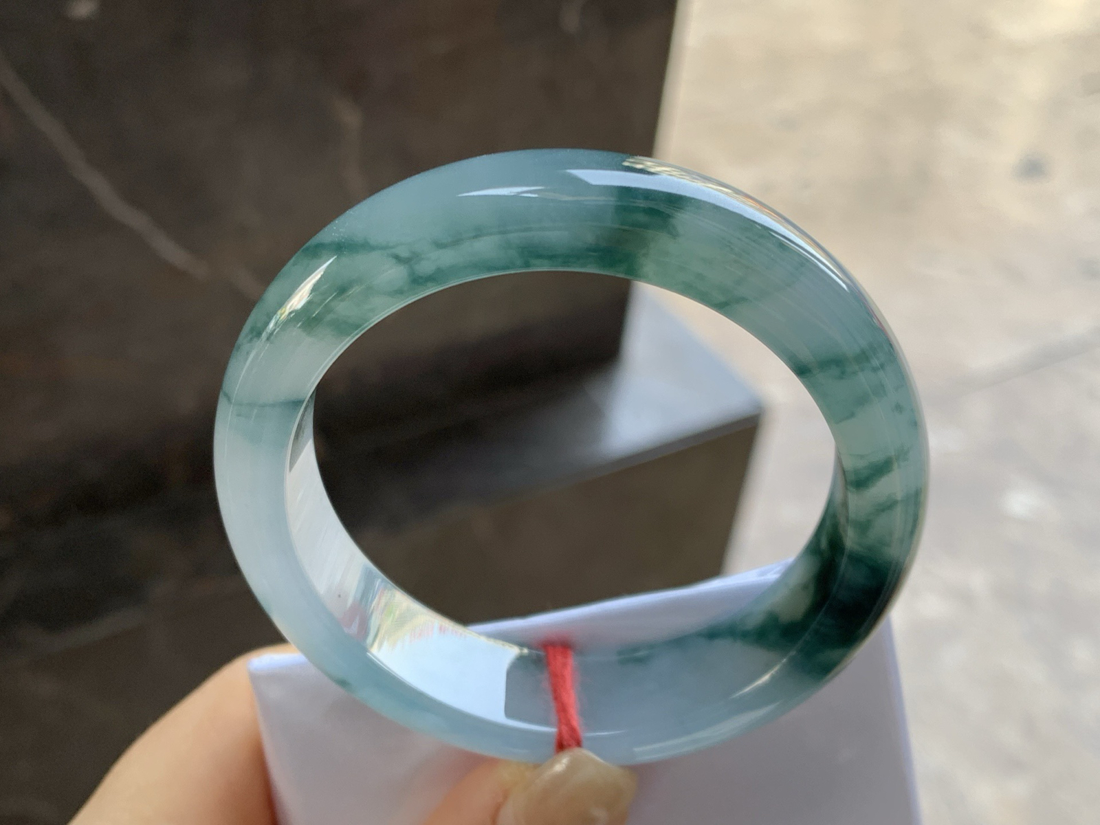 54-13.9-8.4

冰飘花宽版手镯^_^种水好 飘花浓郁 上手漂亮