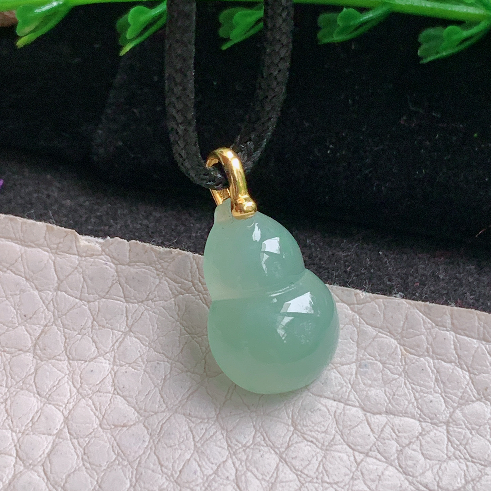 axm实拍23*12.8*5.8缅甸翡翠冰睛水小葫芦吊坠镶金平安锁骨坠