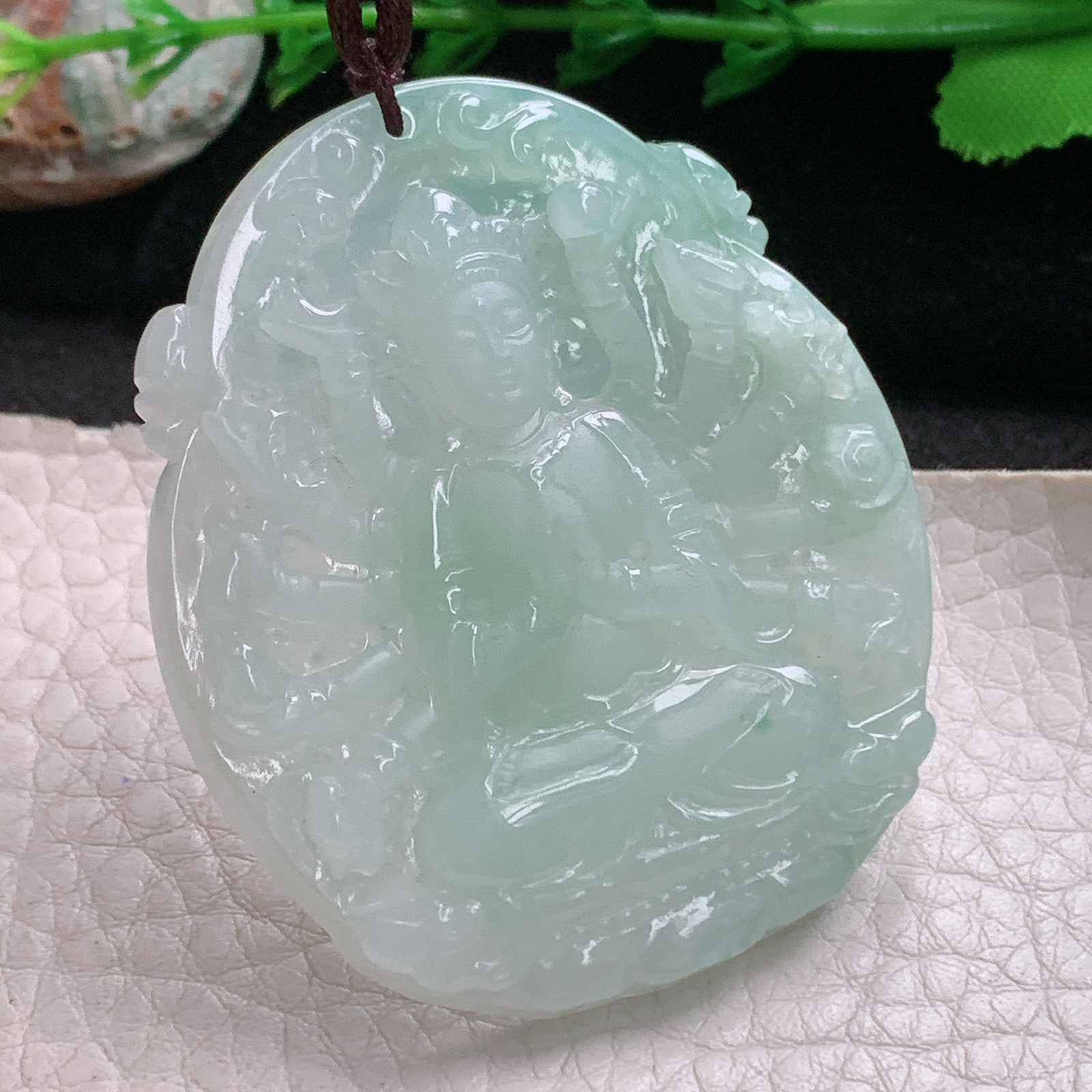 Bg实拍53.5*45.8*6.2缅甸翡翠浅绿千手观音吊坠 精雕守护神