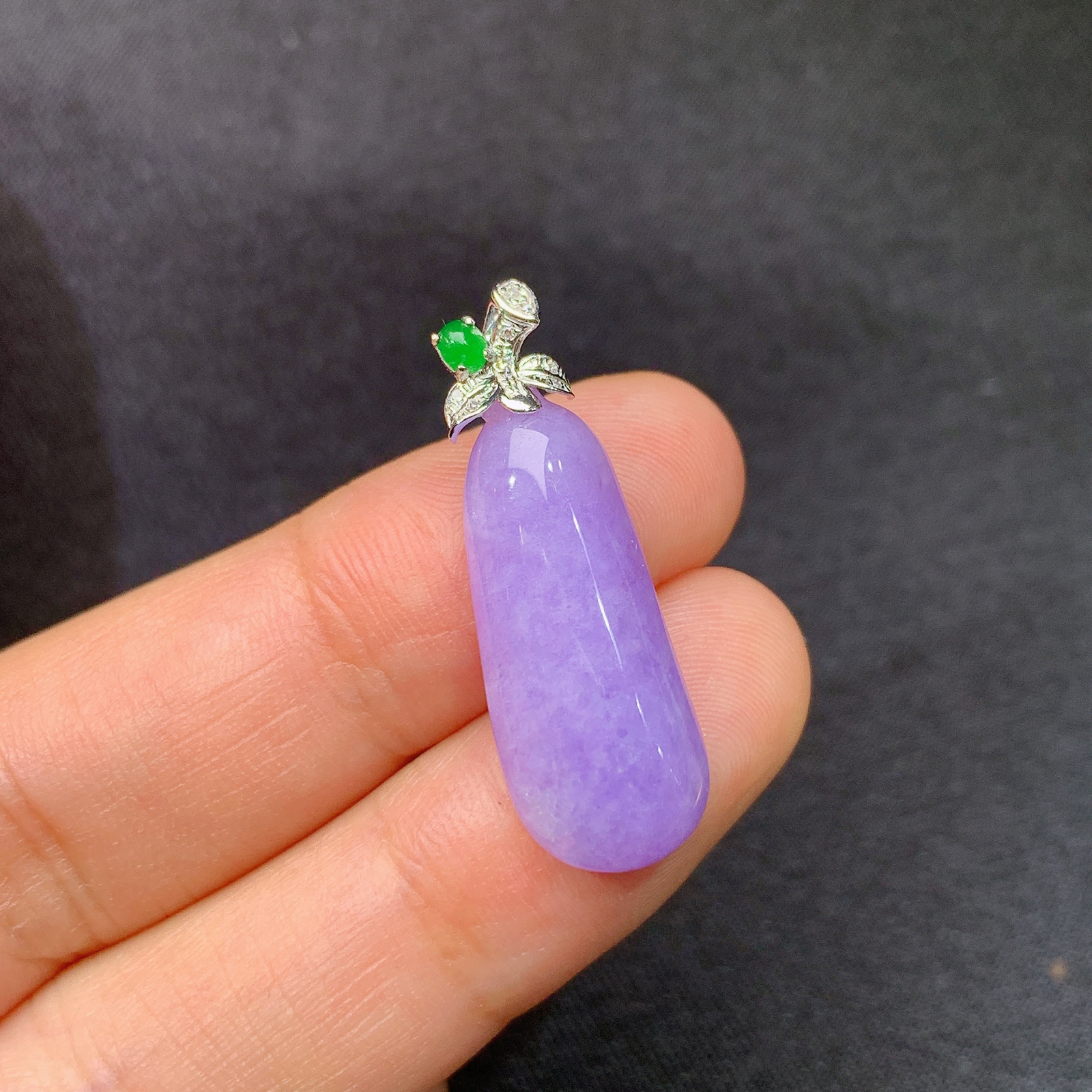 冰紫罗兰福瓜吊坠，18k金镶嵌，温润细腻，颜色鲜艳，Ax 尺寸28.9*9.6*5.7