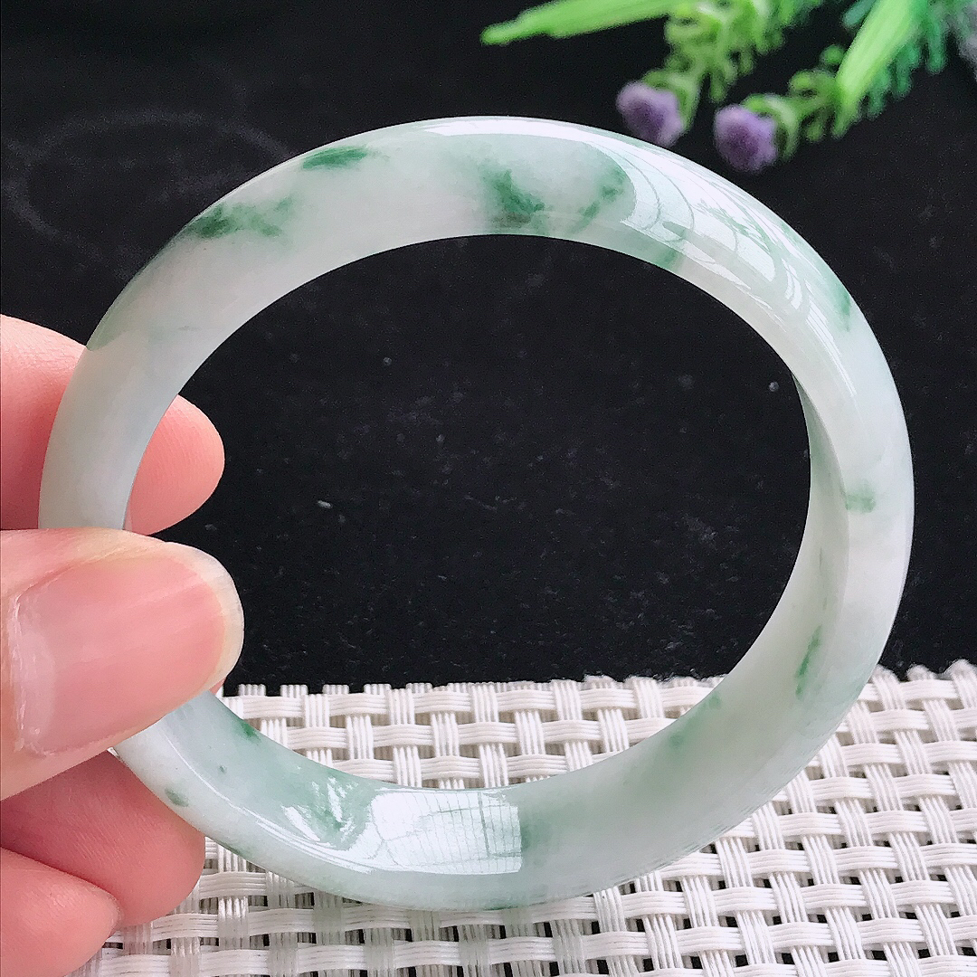 实拍A货翡翠56.8/13.9/7老坑精美温润飘花手镯宽边玉镯平安镯