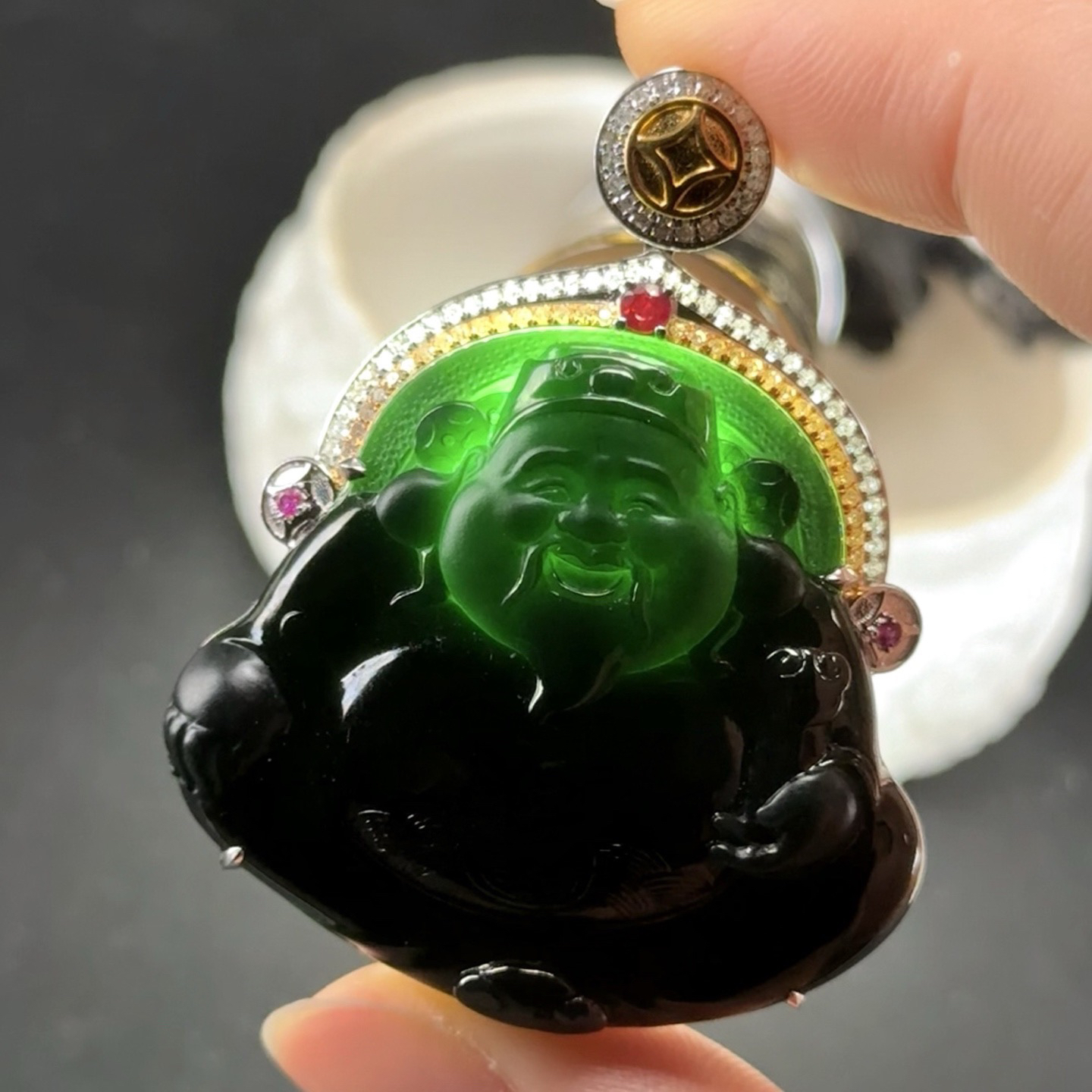 精品18k墨翠财神爷 种好色正 黑度极好 打灯通透 油性十足  尺寸50.2