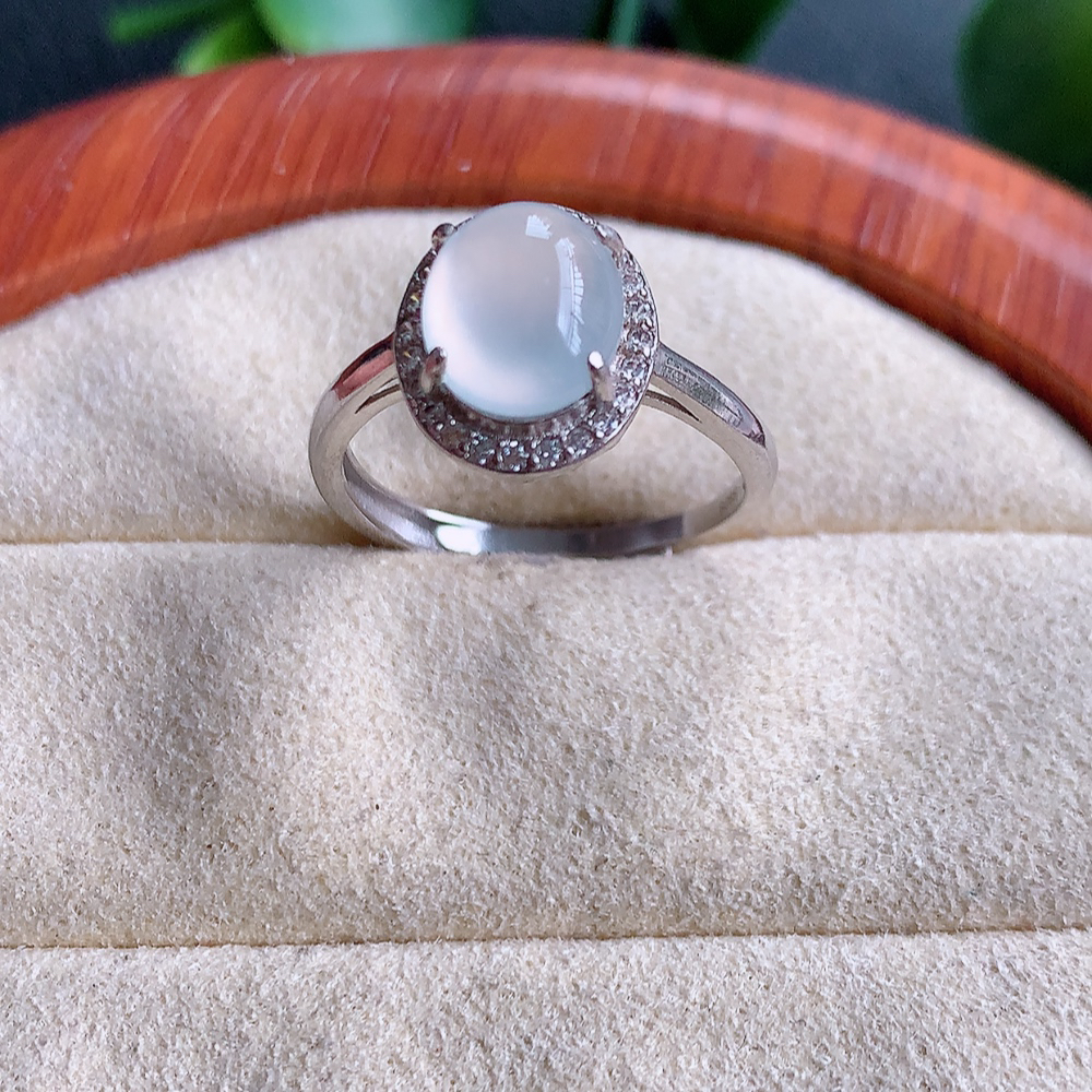 冰种翡翠925银镶嵌耳坠，自然光实拍，翠色灵动，颜色漂亮，种老水足，品相佳，佩戴佳品！W815.22