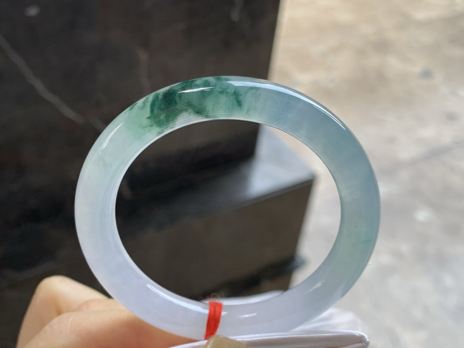 51.5-9.2-8.8

冰种飘花圆条手镯^_^种水好 飘花点缀