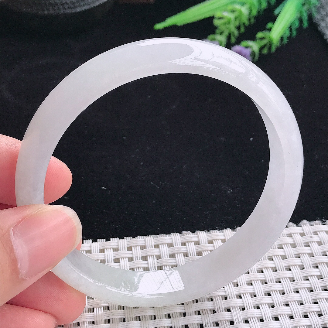 实拍A货翡翠61/12.2/6.8大圈口老坑冰透水灵月光白手镯宽边玉镯平安镯