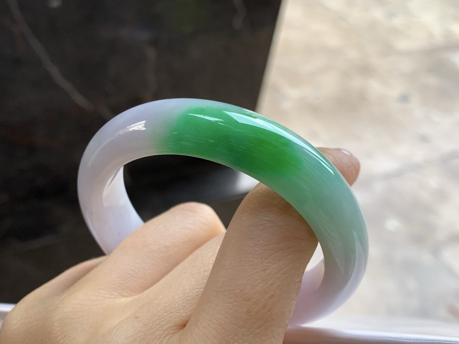 52-12.6-8.2

阳绿色手镯^_^底子细腻 绿色浓郁大气