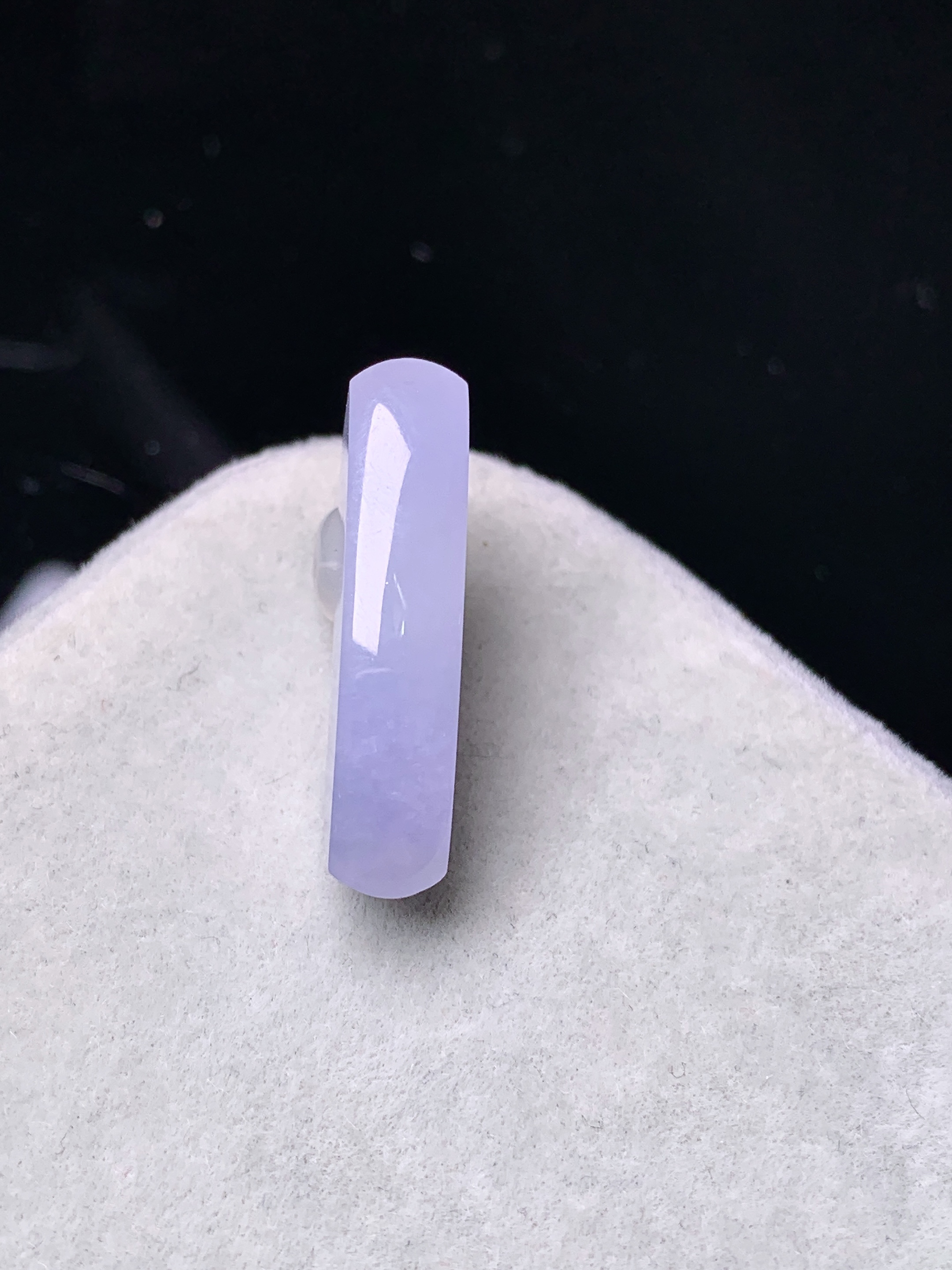 镶嵌款 淡紫罗兰弯条吊坠 玉质细腻 色泽艳丽清新 水润亮眼 整体尺寸21.5*4.8*6*2x