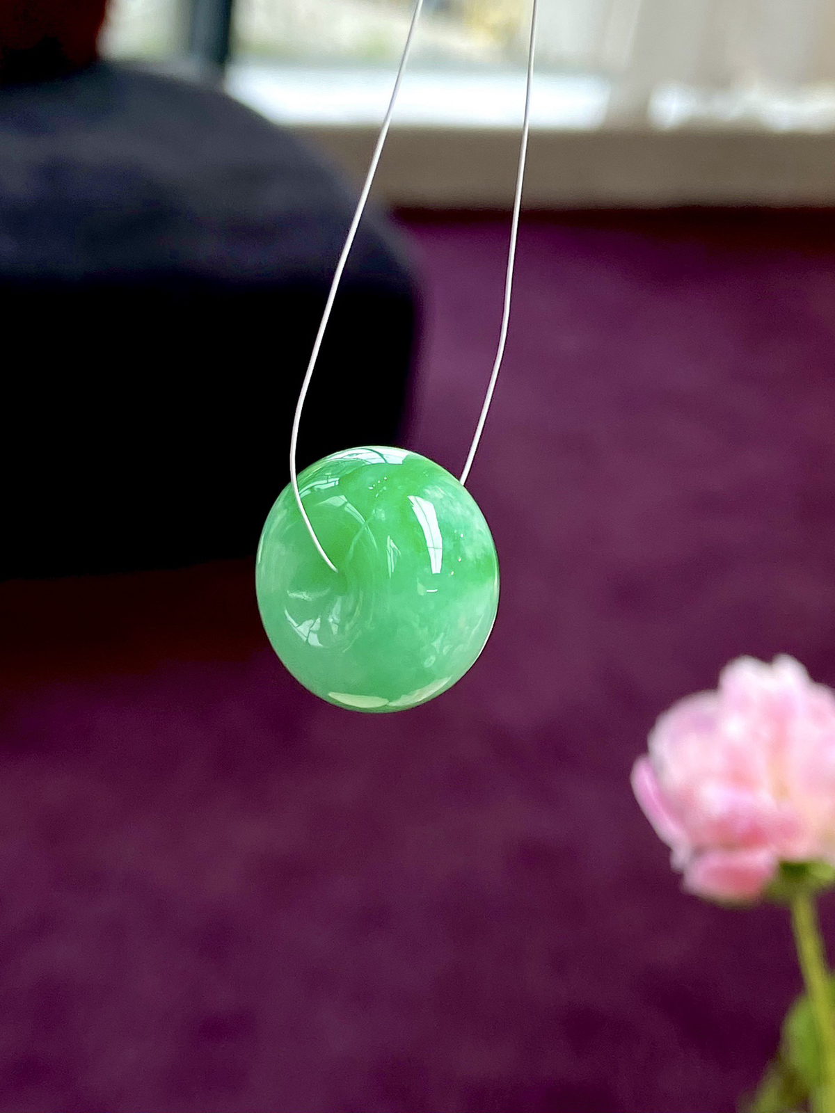 ️飘绿路路通，厚轮胎，是忍不住回头反复欣赏的品质，直接绳扣一戴上身回头率超高，裸石：19-11mm