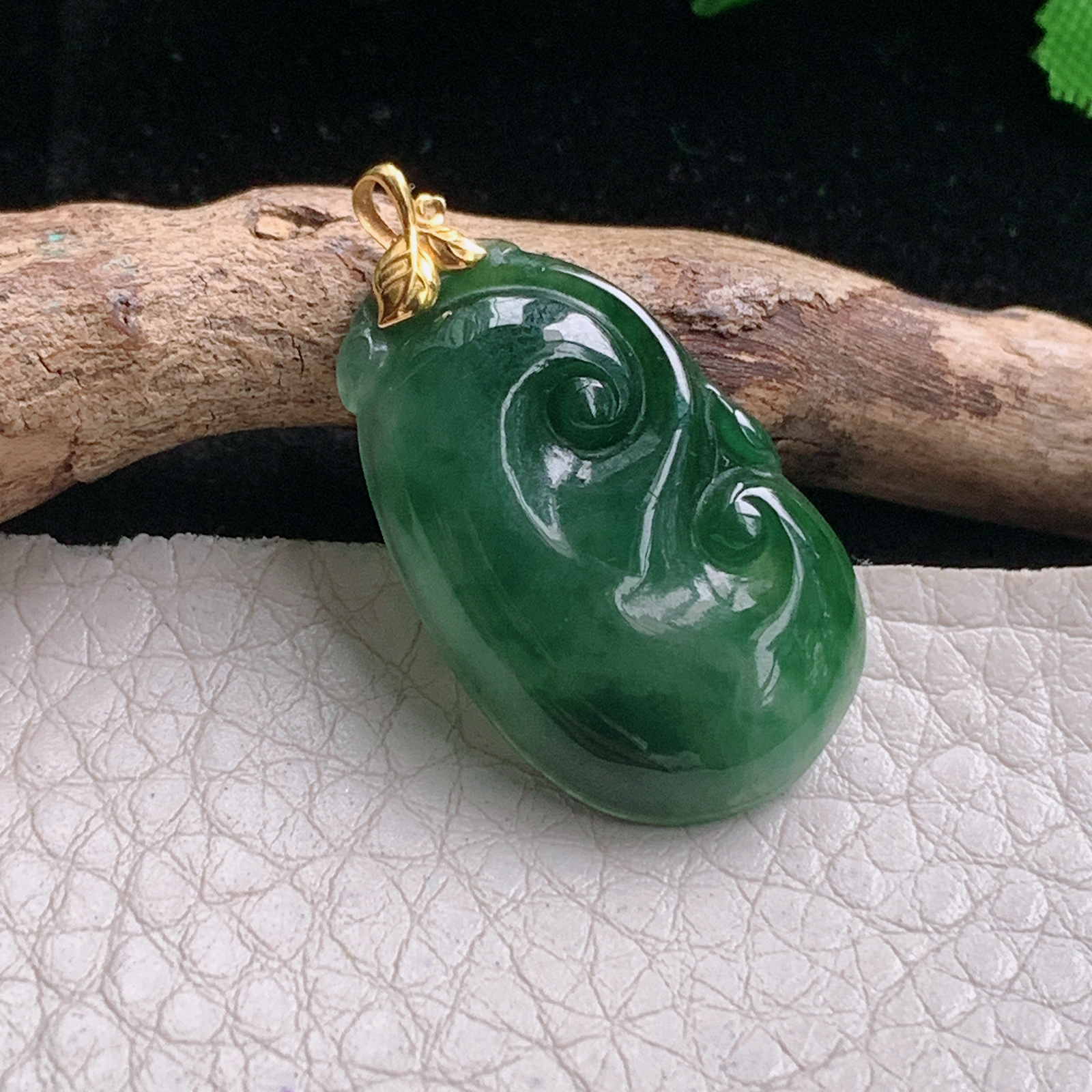 axm实拍32*17.3*3.8缅甸翡翠冰透睛如意吊坠镶金平安如意锁骨坠