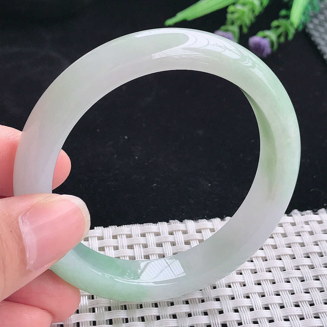 实拍A货翡翠55.8/11.8/8.3老坑冰润起胶飘阳绿手镯宽边玉镯平安镯