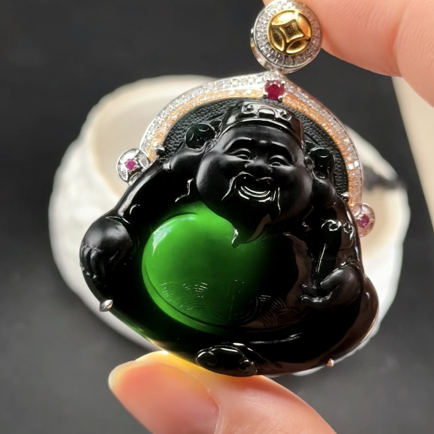 精品18k墨翠财神爷 种好色正 黑度极好 打灯通透 油性十足  尺寸50.2