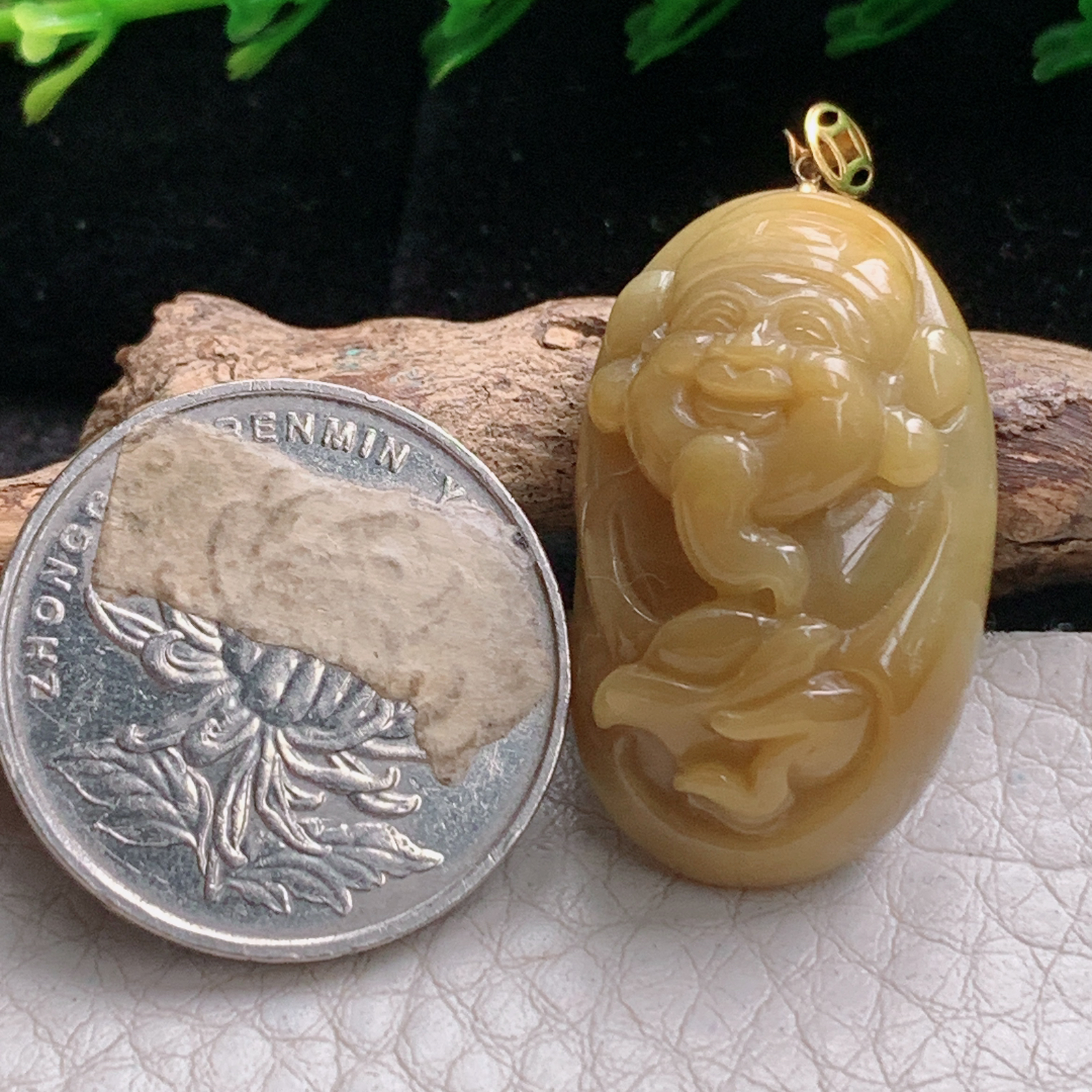 axm实拍30*18*10.2缅甸翡翠黄翡财神爷吊坠镶金扣招财进宝玉坠