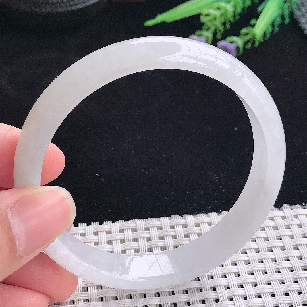 实拍A货翡翠61/12.2/6.8大圈口老坑冰透水灵月光白手镯宽边玉镯平安镯
