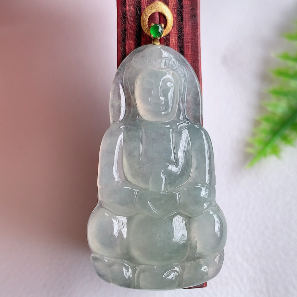 18k金扣冰润精雕观音吊坠，法相端庄大气，工艺精湛，种色浓郁，细腻饱满冰润，种老水足，收藏佳品，佩戴大气  W   003.22尺寸：37.7-21.7-4.2mm