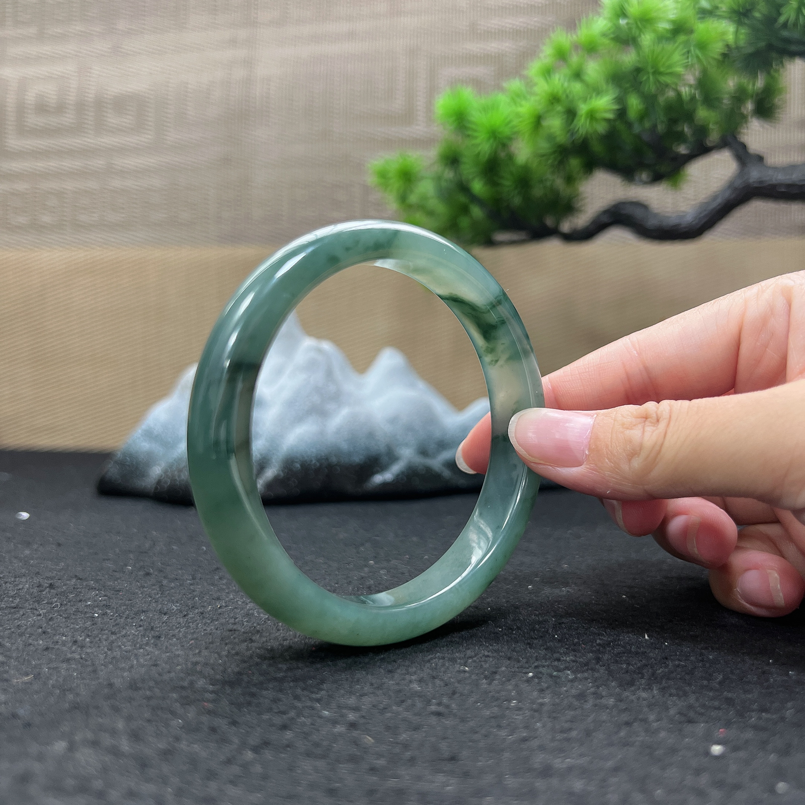 62圈口正圈油青飘花手镯