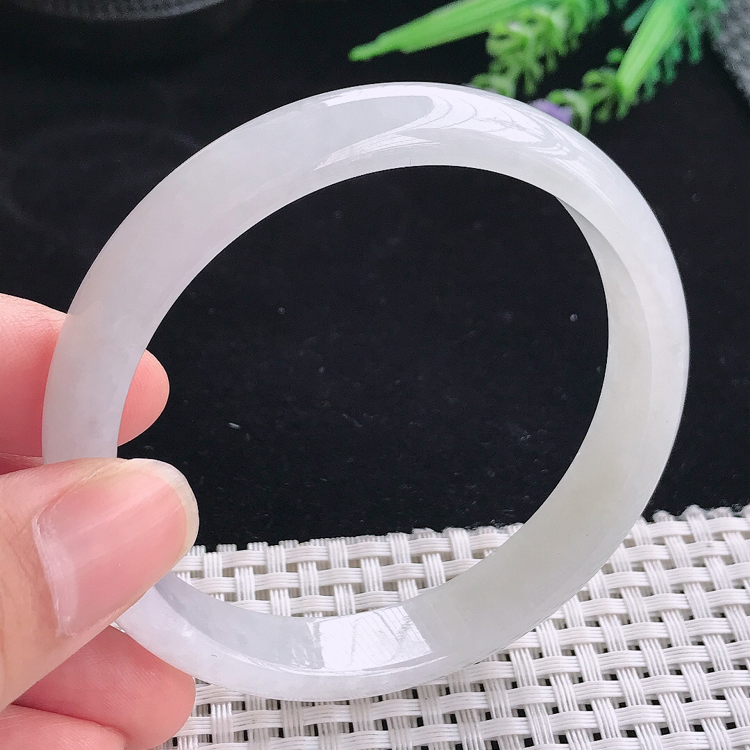 实拍A货翡翠61/12.2/6.8大圈口老坑冰透水灵月光白手镯宽边玉镯平安镯