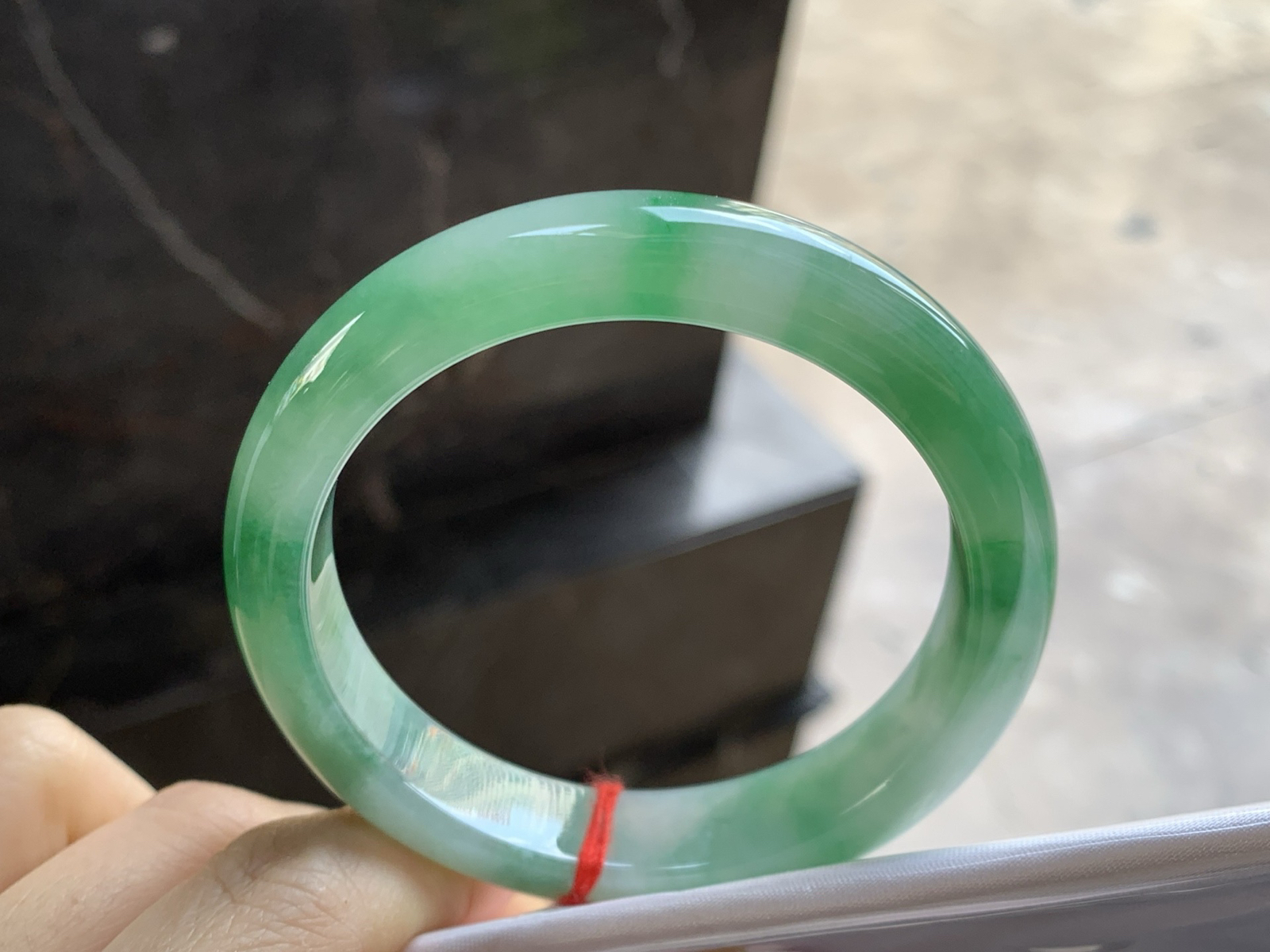 54.5-11.6-8

糯冰种带色手镯^_^有种有色～绿色浓郁漂亮