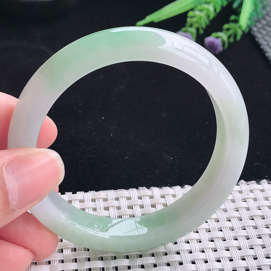 实拍A货翡翠55.8/11.8/8.3老坑冰润起胶飘阳绿手镯宽边玉镯平安镯