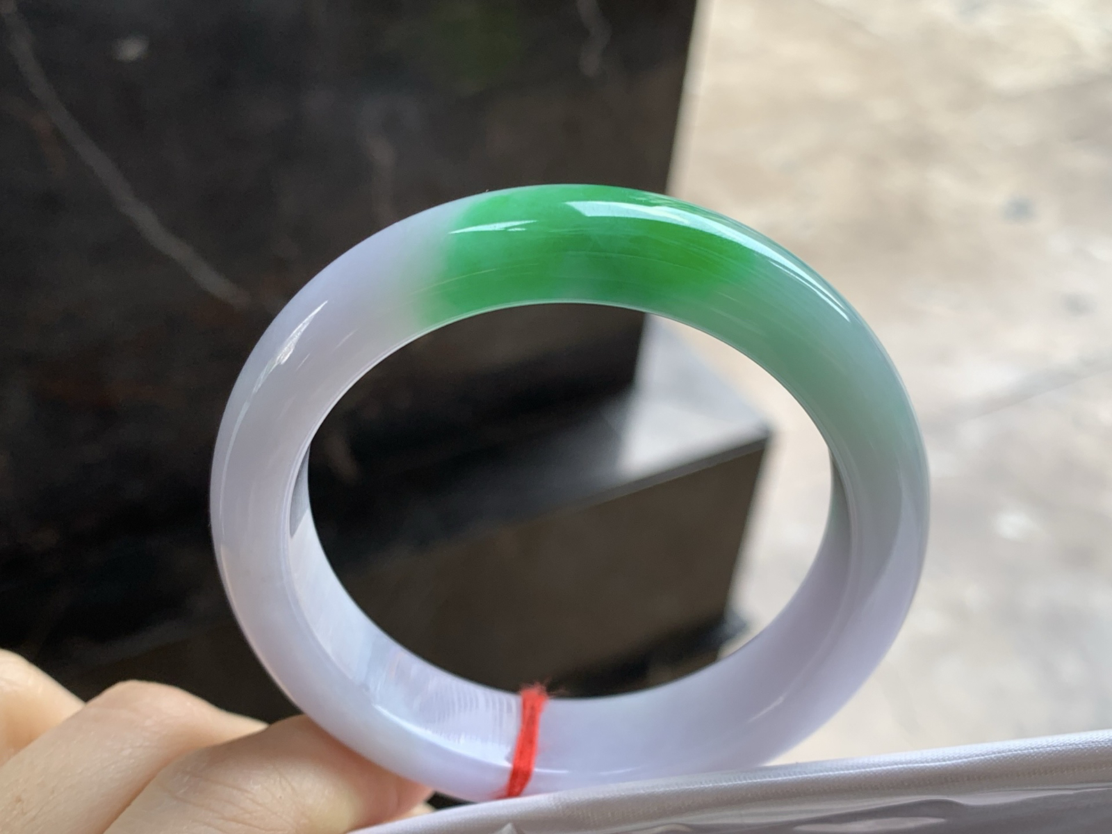 52-12.6-8.2

阳绿色手镯^_^底子细腻 绿色浓郁大气