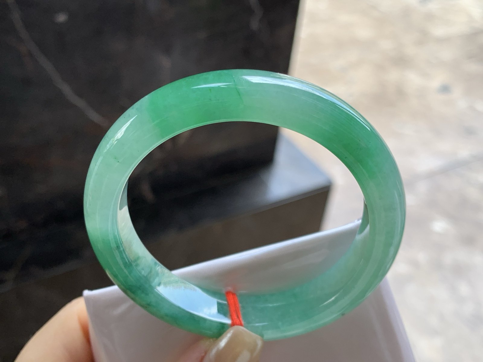 55-11.8-8.6

冰带色手镯^_^有种有色～绿色浓郁漂亮