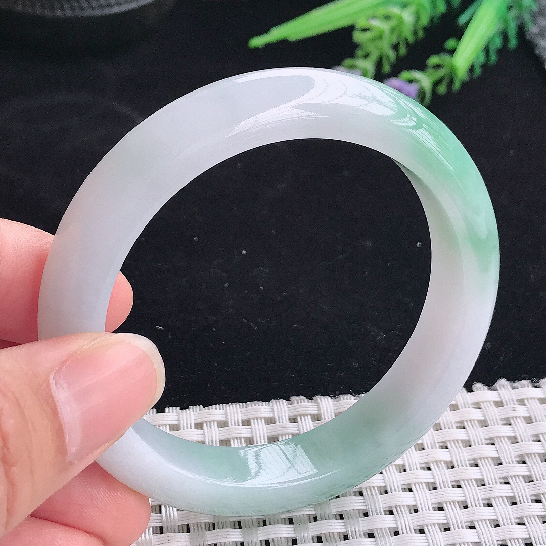 实拍A货翡翠55/12.1/8.6老坑冰润飘花手镯宽边玉镯平安镯