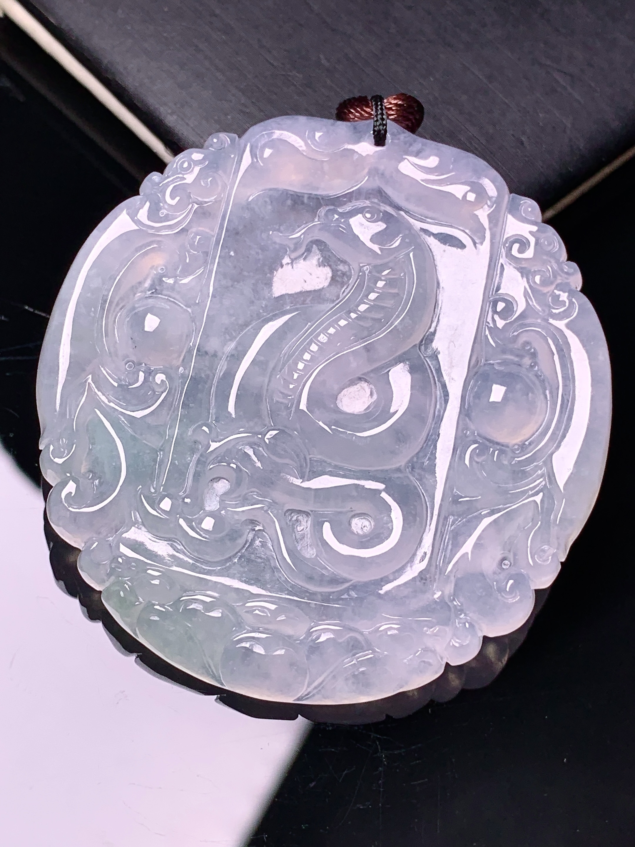 冰种生肖蛇吊坠 玉质细腻 色泽艳丽清新 水润亮眼 整体尺寸46*44*4.6b2