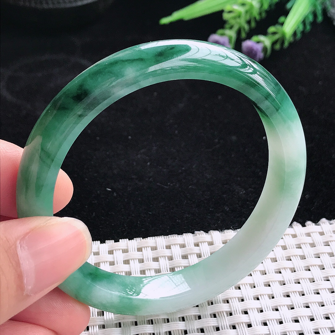 实拍A货翡翠56.5/11/7.8老坑精美温润飘花手镯宽边玉镯平安镯