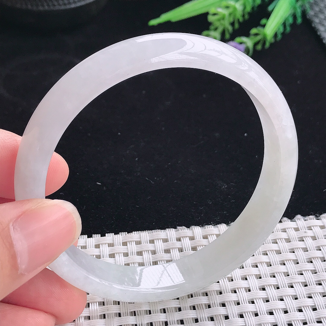 实拍A货翡翠61/12.2/6.8大圈口老坑冰透水灵月光白手镯宽边玉镯平安镯