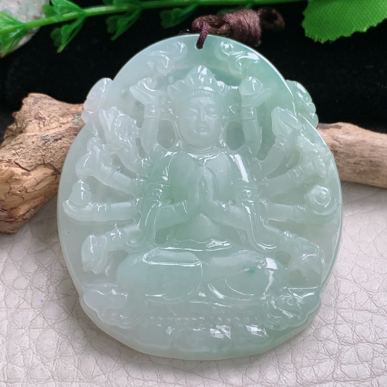 Bg实拍53.5*45.8*6.2缅甸翡翠浅绿千手观音吊坠 精雕守护神