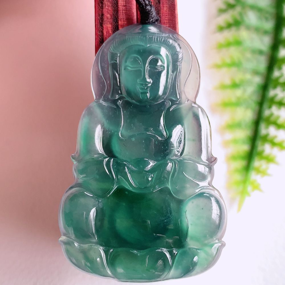 冰润精雕观音吊坠，法相端庄大气，工艺精湛，种色浓郁，细腻饱满冰润，种老水足，收藏佳品，佩戴大气  W   003.22尺寸：38.8-25.9-3.7mm